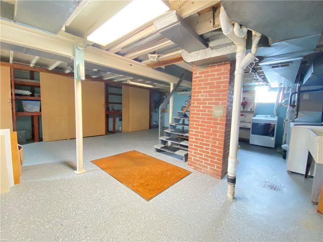 11 Washington Dr, Monessen, PA 15062