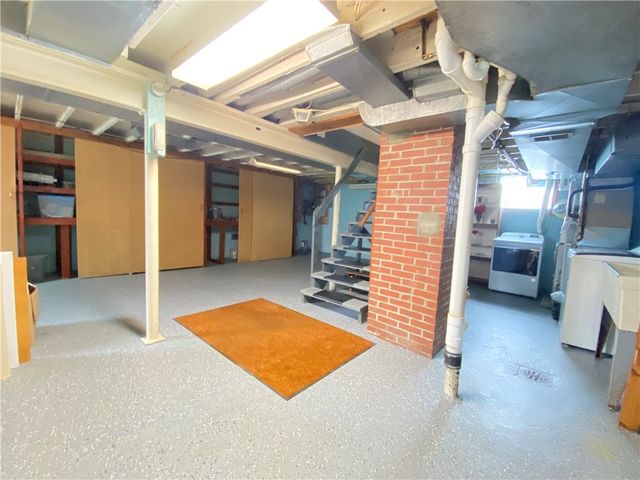 11 Washington Dr, Monessen, PA 15062