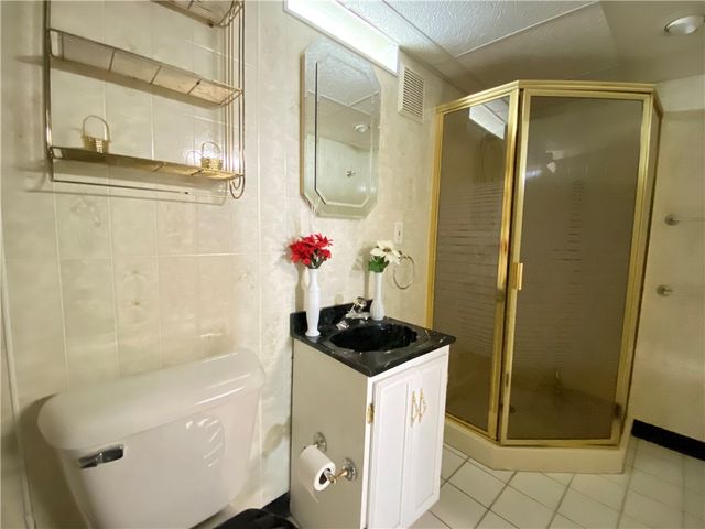 11 Washington Dr, Monessen, PA 15062