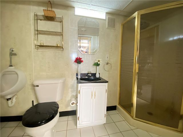 11 Washington Dr, Monessen, PA 15062