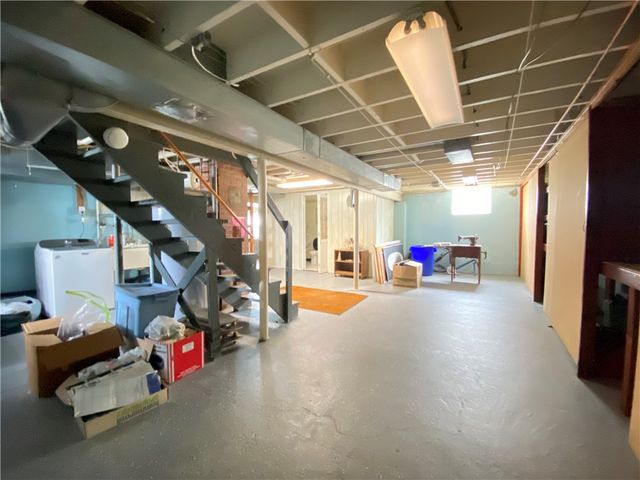 11 Washington Dr, Monessen, PA 15062