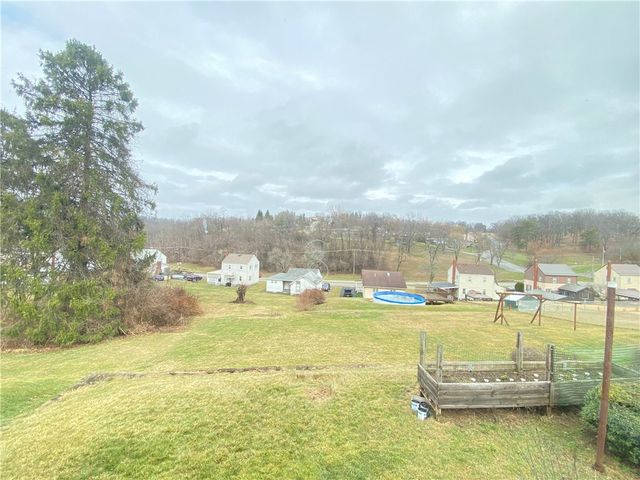 11 Washington Dr, Monessen, PA 15062