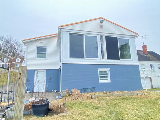 11 Washington Dr, Monessen, PA 15062