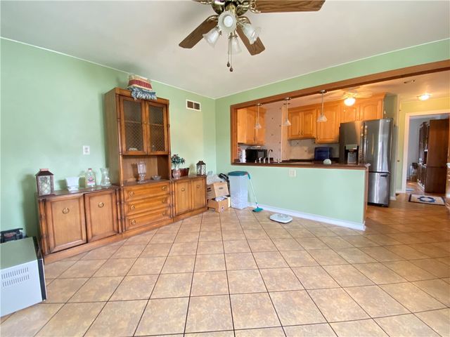 11 Washington Dr, Monessen, PA 15062