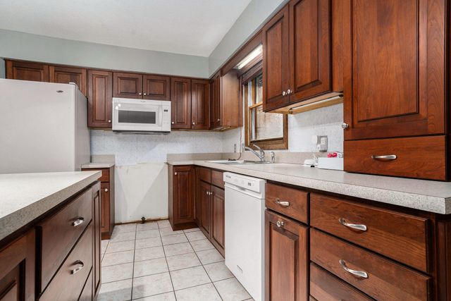 7078 S Brooks Road, Fruitport, MI 49415