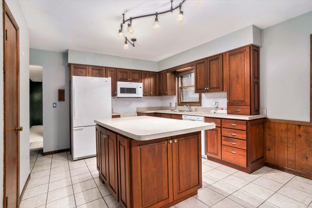 7078 S Brooks Road, Fruitport, MI 49415