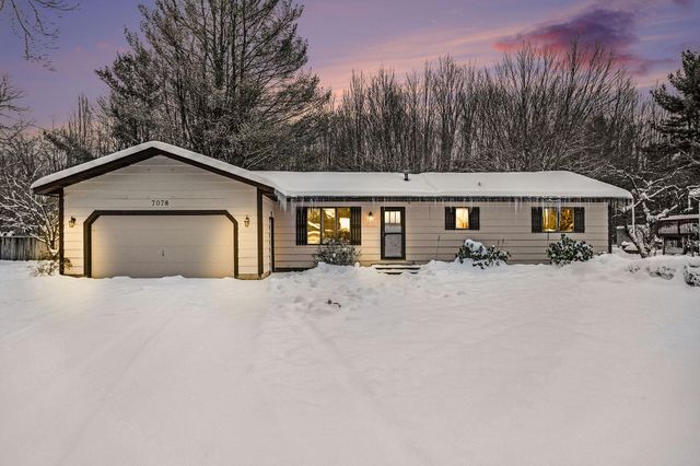 7078 S Brooks Road, Fruitport, MI 49415