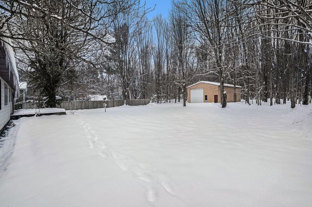 7078 S Brooks Road, Fruitport, MI 49415