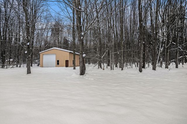 7078 S Brooks Road, Fruitport, MI 49415