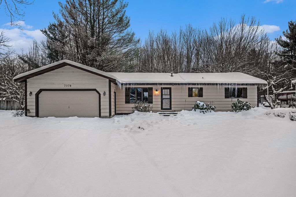 7078 S Brooks Road, Fruitport, MI 49415