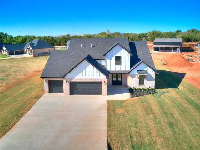 141 W Lynn Court Drive, Mustang, OK 73064