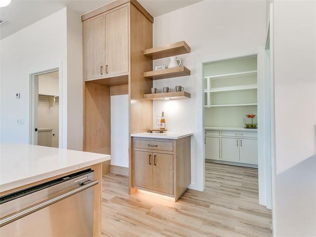 141 W Lynn Court Drive, Mustang, OK 73064