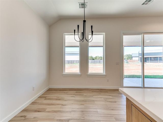 141 W Lynn Court Drive, Mustang, OK 73064