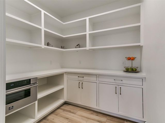 141 W Lynn Court Drive, Mustang, OK 73064