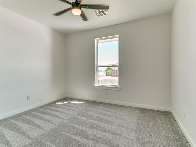 141 W Lynn Court Drive, Mustang, OK 73064