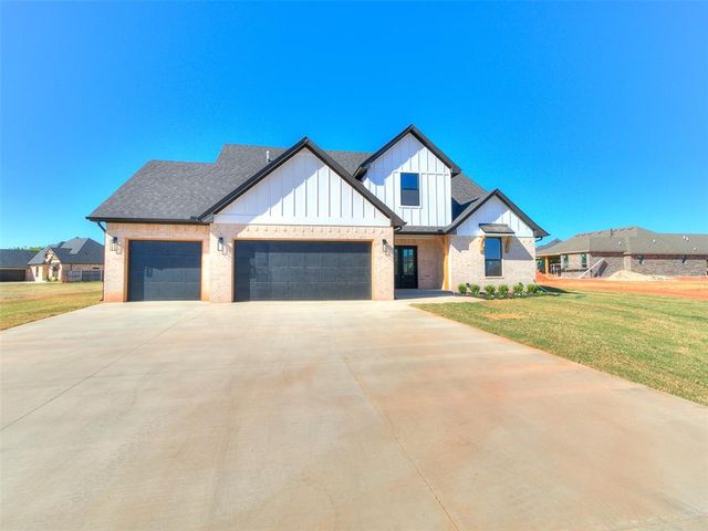 141 W Lynn Court Drive, Mustang, OK 73064