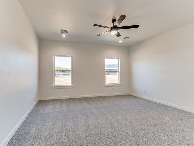 141 W Lynn Court Drive, Mustang, OK 73064