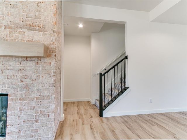 141 W Lynn Court Drive, Mustang, OK 73064