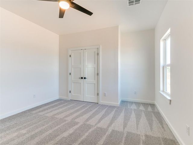 141 W Lynn Court Drive, Mustang, OK 73064