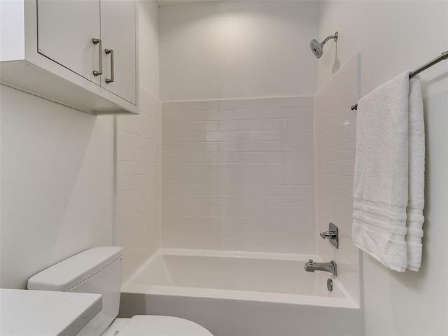 141 W Lynn Court Drive, Mustang, OK 73064