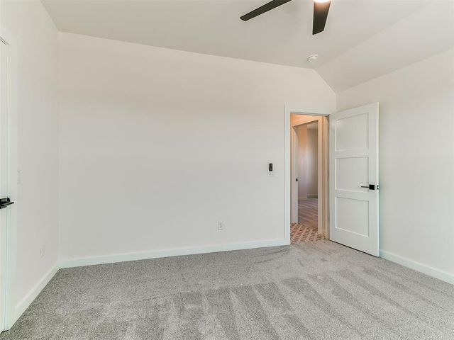 141 W Lynn Court Drive, Mustang, OK 73064