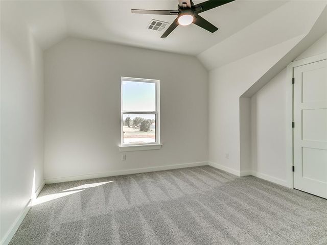 141 W Lynn Court Drive, Mustang, OK 73064