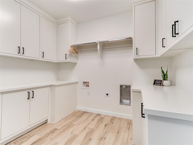 141 W Lynn Court Drive, Mustang, OK 73064