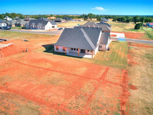 141 W Lynn Court Drive, Mustang, OK 73064