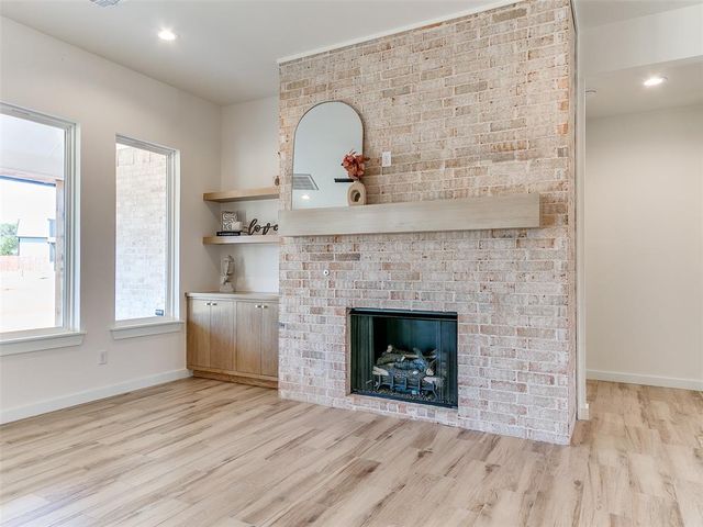141 W Lynn Court Drive, Mustang, OK 73064