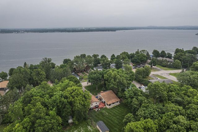 425 Shorewood Drive, Detroit Lakes, MN 56501