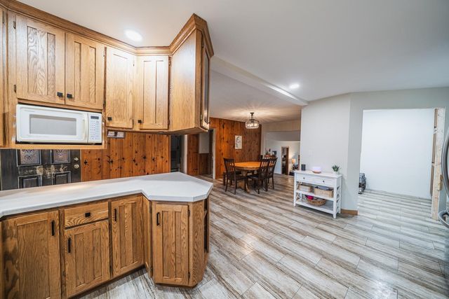 425 Shorewood Drive, Detroit Lakes, MN 56501