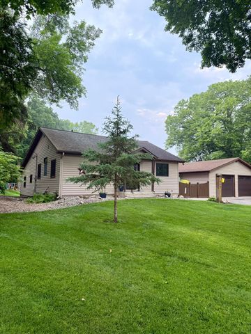 425 Shorewood Drive, Detroit Lakes, MN 56501