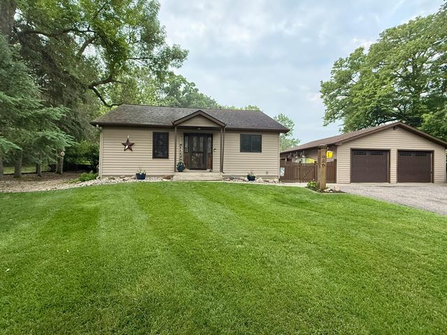 425 Shorewood Drive, Detroit Lakes, MN 56501