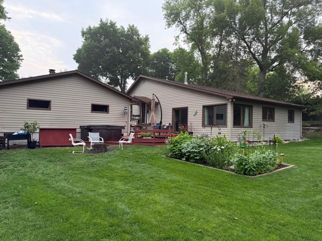 425 Shorewood Drive, Detroit Lakes, MN 56501