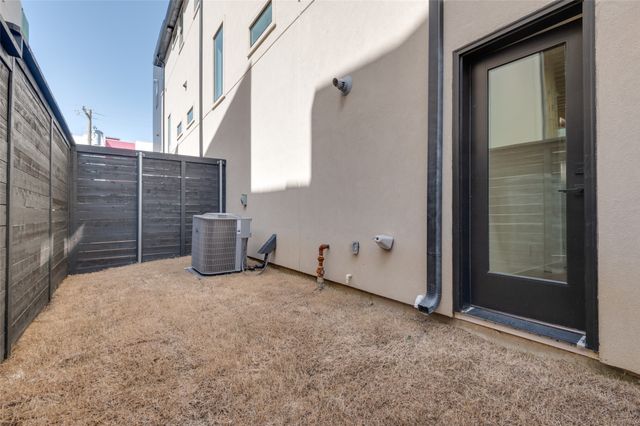 2908 Hawthorne Avenue 103, Dallas, TX 75219