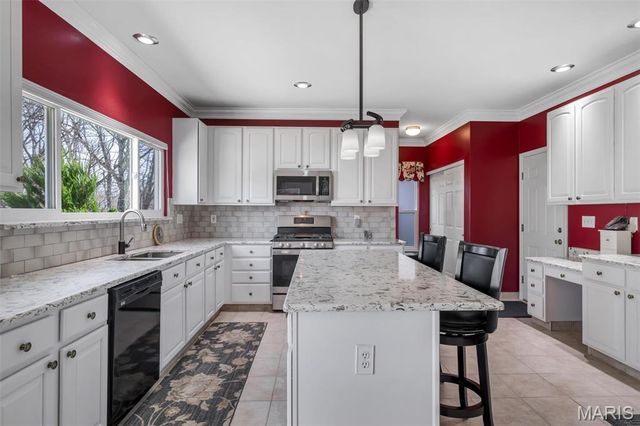 16923 Westridge Oaks Drive, Wildwood, MO 63040