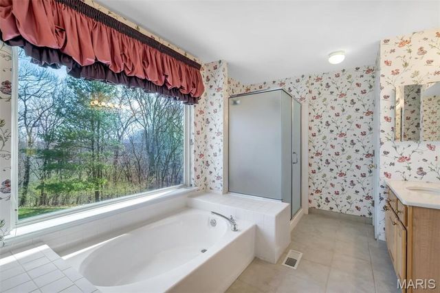 16923 Westridge Oaks Drive, Wildwood, MO 63040