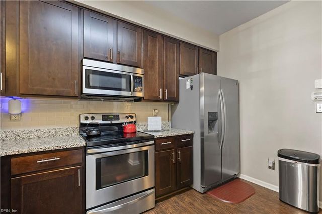 309 Waterside Dr Unit 37, Hampton, VA 23666
