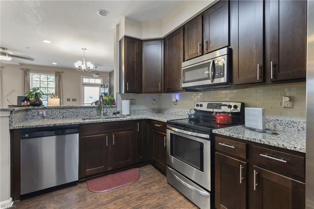 309 Waterside Dr Unit 37, Hampton, VA 23666