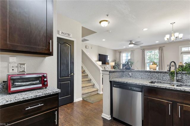 309 Waterside Dr Unit 37, Hampton, VA 23666