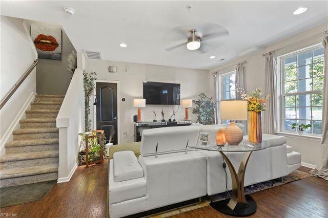 309 Waterside Dr Unit 37, Hampton, VA 23666