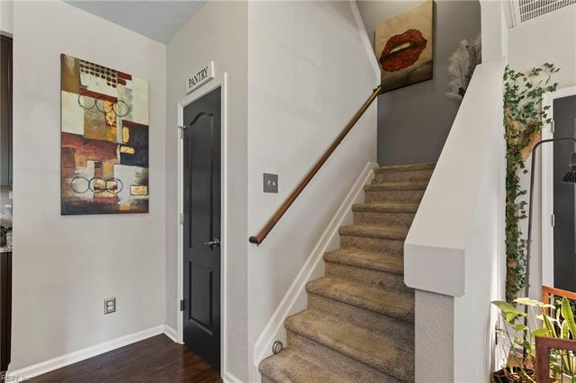 309 Waterside Dr Unit 37, Hampton, VA 23666
