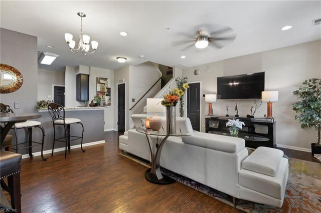 309 Waterside Dr Unit 37, Hampton, VA 23666