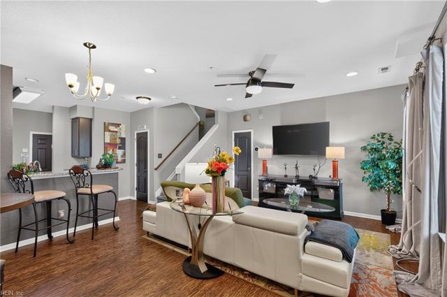 309 Waterside Dr Unit 37, Hampton, VA 23666