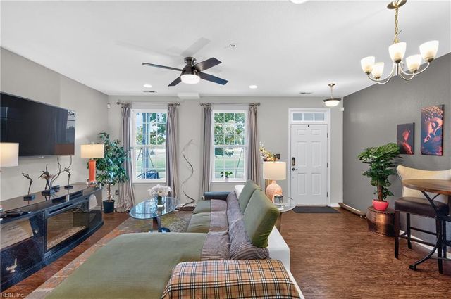 309 Waterside Dr Unit 37, Hampton, VA 23666