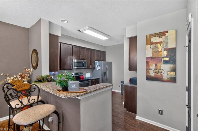 309 Waterside Dr Unit 37, Hampton, VA 23666