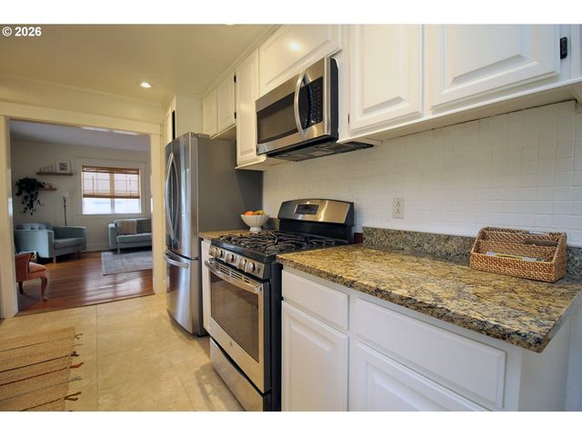 3149 Ne 103RD Pl, Portland, OR 97220