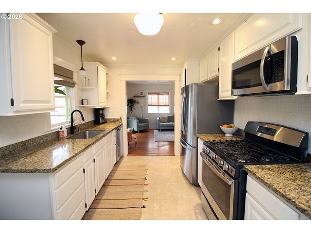 3149 Ne 103RD Pl, Portland, OR 97220