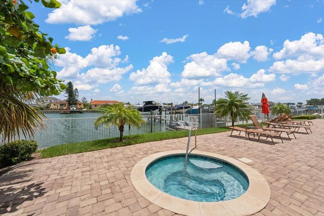 223 ISLAND WAY 2E, Clearwater Beach, FL 33767