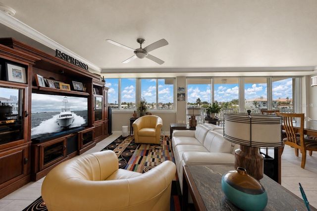 223 ISLAND WAY 2E, Clearwater Beach, FL 33767